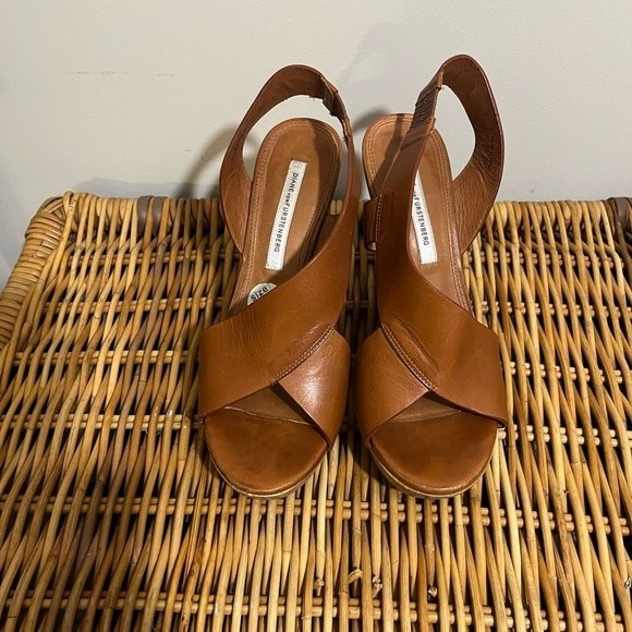DVF Sunny Cutaway Wedge - Picture 2 of 7